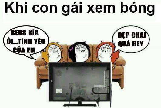 Trong khi con gái xem bóng đá hầu hết chỉ để ý đến trai đẹp.