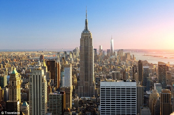 3. Thành phố New York - "Đêm trắng ở Seattle" Có lẽ bộ phim "Đêm trắng ở Seattle" sẽ khiến nhiều khán giả phải mơ ước một lần được đến New York để được ngắm toàn thành phố từ trên đỉnh tòa nhà Empire State và tìm được một chuyện tình lãng mạn giống Tom Hank và Meg Ryan trong phim.