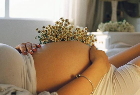 Dù không nói rõ Thiện Thanh đang bầu bí ở tháng thứ mấy, nhưng nhìn bụng bầu nhiều người đoán ngày con gái diva Thanh Lam "vượt cạn" sẽ không còn lâu nữa.