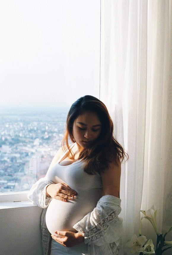 Nhìn ảnh nhiều người đoán Thiện Thanh đang ở những tháng cuối thai kỳ.