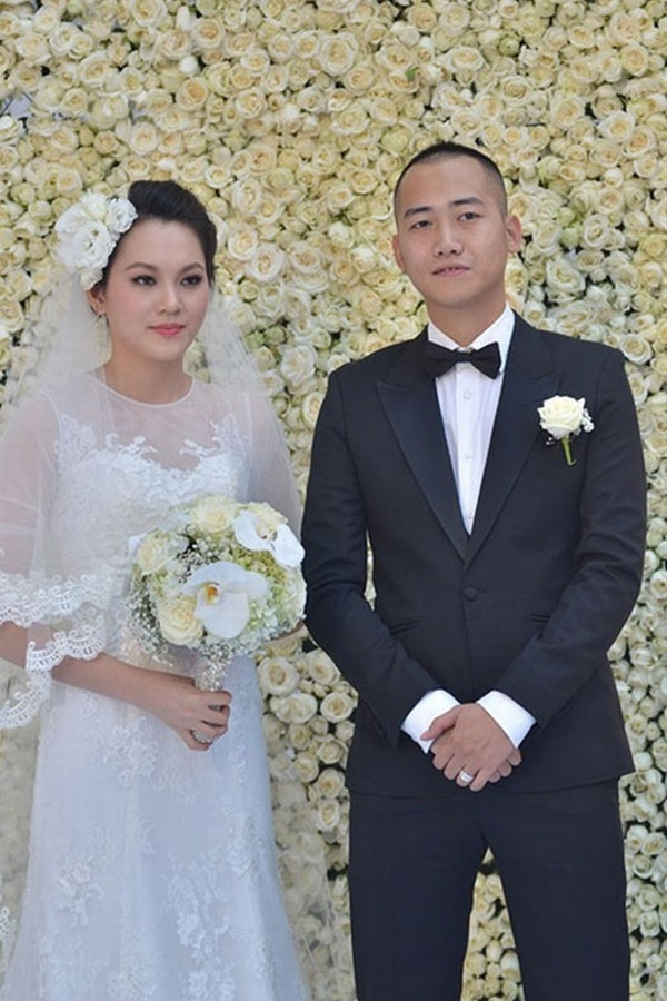 Sự nghiệp đang nở rộ, cuối năm 2012, Ngọc Thạch lên xe hoa với thiếu gia Hà thành - Đỗ Bình Dương, tên thường gọi là Dương Kon.