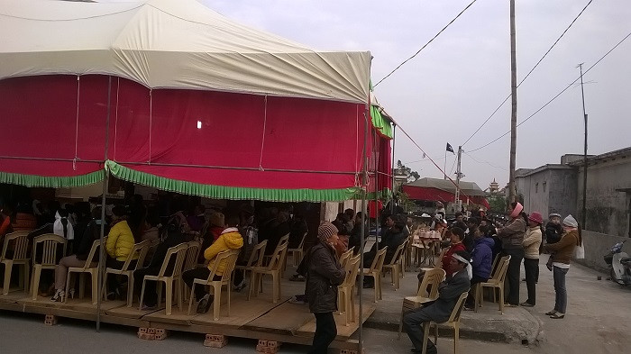 Vụ tai nạn đã khiến xã Nam Thịnh một ngày tang thương với 6 nạn nhân. Trong một con ngõ nhỏ cách nhau chưa đầy 20 mét là 2 đám tang. Nỗi đau bao phủ lên xóm nhỏ.