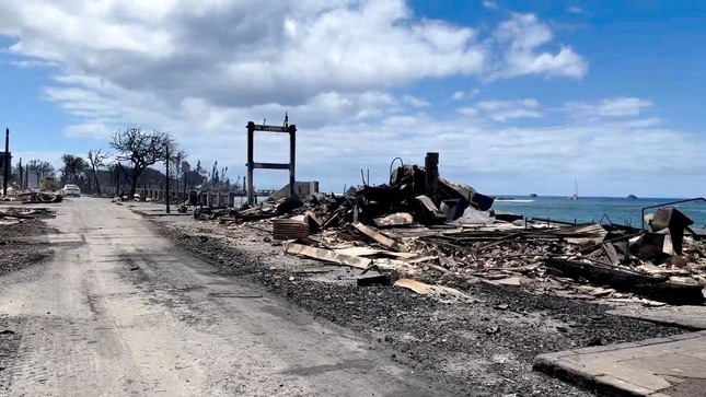 Đám cháy là thảm họa tồi tệ nhất ở Hawaii kể từ năm 1960, khi một trận sóng thần đoạt mạng 61 người. Lahaina là một trong những điểm đến nổi tiếng nhất của Maui, thu hút 2 triệu khách du lịch mỗi năm, tương đương khoảng 80% du khách đến đảo.