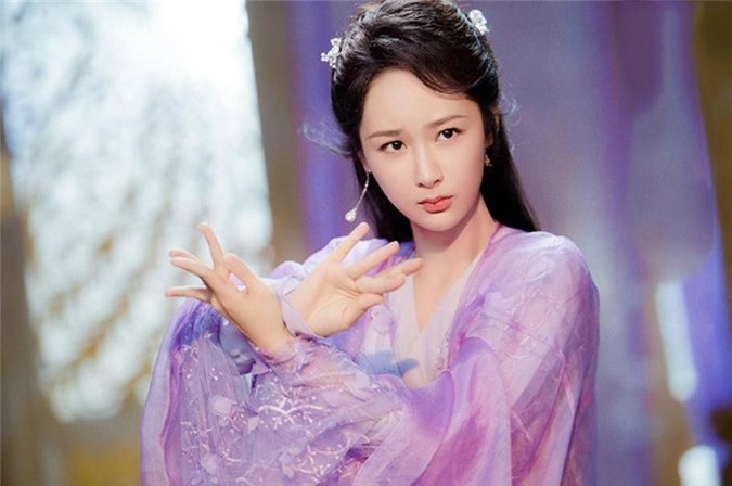 Người phụ nữ đặc biệt đó chính là Trịnh Thị Ngọc Trúc, cháu gái chúa Nguyễn Hoàng. Bà từng được gả cho Cường quận công Lê Trụ, bác họ của vua Lê Thần Tông và có với nhau được hai mặt con.