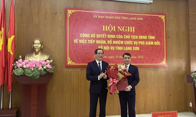 Ngày 15/12, tại Sở Nội vụ tỉnh Lạng Sơn diễn ra Hội nghị công bố Quyết định của Chủ tịch UBND tỉnh Lạng Sơn về công tác cán bộ. Theo đó, điều động bổ nhiệm ông Hoàng Anh Tuấn, Phó Chánh Văn phòng Đoàn đại biểu Quốc hội và HĐND tỉnh Lạng Sơn đến nhận công tác tại Sở Nội vụ tỉnh và giữ chức vụ Phó Giám đốc, kể từ ngày 15/12/2023, thời hạn bổ nhiệm là 5 năm.
