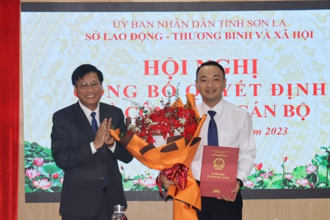 Ngày 11/12, Chủ tịch UBND tỉnh Sơn La điều động ông Nguyễn Duy Dũng - Phó Bí thư Thường trực Tỉnh Đoàn, Chủ tịch Hội Liên hiệp Thanh niên Việt Nam tỉnh Sơn La, nhận công tác tại Sở LĐ-TB&XH tỉnh. Ông Nguyễn Duy Dũng được bổ nhiệm giữ chức Phó Giám đốc Sở LĐ-TB&XH tỉnh Sơn La, thời gian giữ chức vụ là 5 năm, kể từ ngày 5/12/2023.