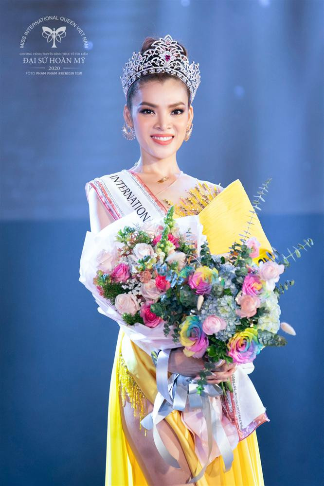 hùng Trương Trân Đài sinh năm 1992, chiều cao 1m71, số đo ba vòng 90 - 62 - 91. Cô hiện sống và làm việc tại California, Mỹ. Tuy nhiên, khi nghe tin Hoa hậu Chuyển giới Việt Nam 2020 tổ chức, Trân Đài đã trở về quê hương tham dự, phải cách ly tập trung 14 ngày trước đó.