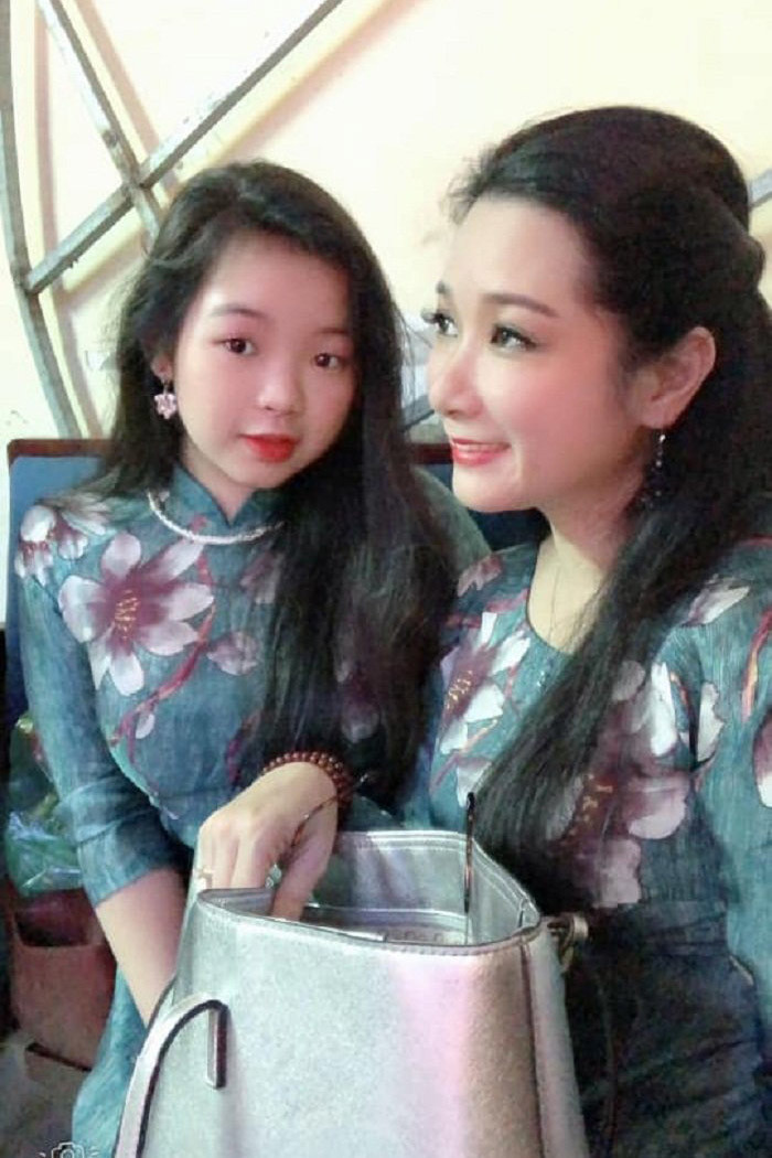 Nghệ sĩ Thanh Thanh Hiền từng tiết lộ ca sĩ Chế Phong rất cưng chiều các con riêng của mình. Có lẽ cũng chính vì điều đó, con gái Thanh Thanh Hiền luôn coi Chế Phong như bố ruột của mình.