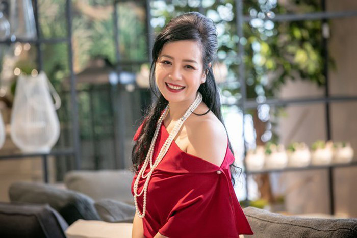 Diễn viên Chiều Xuân là cái tên không còn xa lạ với người yêu phim Việt nhưng cuộc hôn nhân hạnh phúc của chị bên người chồng là nhạc sĩ Đỗ Hồng Quân mới thực sự là điều khiến người ta chú ý.