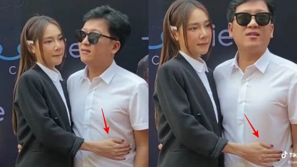 gày 13/11 vừa qua, nữ diễn viên xuất hiện cùng ông xã tại một sự kiện. Một lần nữa cô lại để lộ đôi bàn tay xương xẩu, gân guốc.