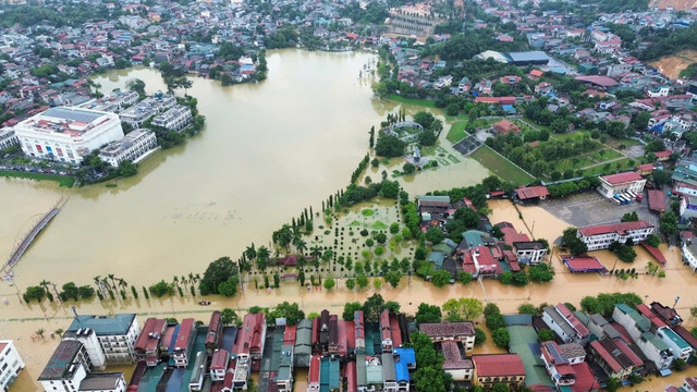 Nhà cửa của người dân bị nước lũ nhấn chìm ở Lào Cai. 8.jpg