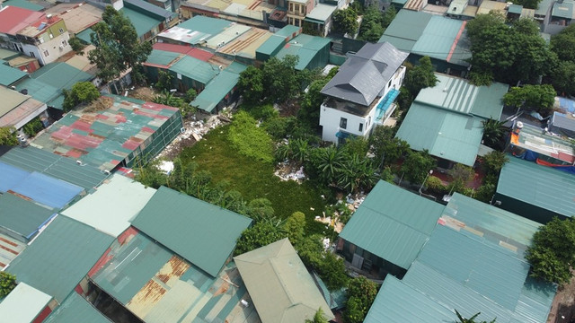 Nhiều công trình nhà xưởng, nhà ở xây dựng tràn lan đất nông nghiệp ở phố Trần Điền. 2.jpg