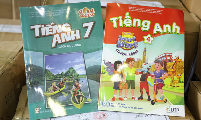 Một số loại sách giả do các đối tượng sản xuất. u.jpg