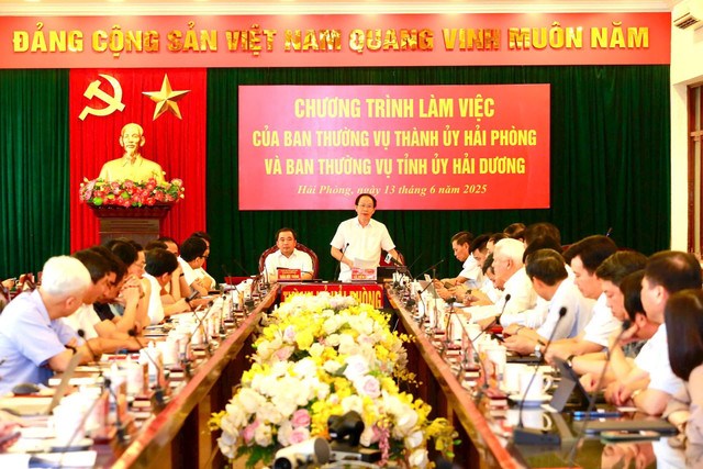 Ban Thường vụ Thành ủy Hải Phòng và Ban Thường vụ Tỉnh ủy Hải Dương tổ chức hội nghị để thông qua phương án nhân sự của TP Hải Phòng sau khi hợp nhất. (Ảnh: Báo Hải Dương). x.jpg
