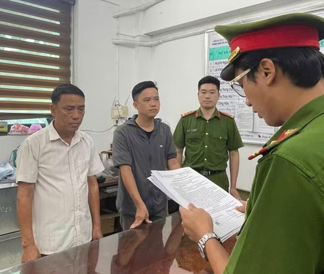 Bị can Nguyễn Văn Đây (57 tuổi) - Giám đốc công ty và Bùi Yên Khánh (38 tuổi) - Kế toán công ty (từ trái qua phải). cats-3755.jpg