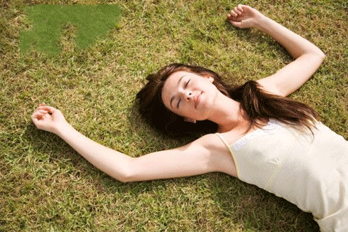 Mỗi lần một quả trứng rụng sẽ gây loét buồng trứng và trong một số trường hợp nó sẽ tái phát loét dẫn đến ung thư buồng trứng. Với những phụ nữ chăm chỉ sinh con thì nguy cơ ung thư buồng trứng sẽ được giảm đến 40%.