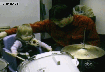 Đây là lý do tại sao không nên cho trẻ nhỏ nghịch những vật như que dài.