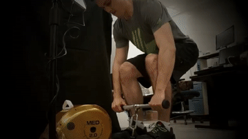 Cỗ máy này có nhiều chức năng khác nhau để tập thể dục. Nó có trọng lượng khoảng 29kg và có thể chịu được tải trọng lên tới 185kg. Và nhờ khả năng chịu lực lớn nên MED-2 cung cấp hàng chục bài tập khác nhau và tùy theo trọng lượng mỗi người tập.