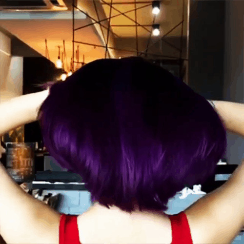 Mốt tóc này kín đáo ở chỗ khi bạn thả tóc ra thì nó vẫn trông rất tự nhiên và hiền dịu. Thế nhưng, nếu buộc tóc hoặc búi cao thì phần tóc cạo cá tính sau gáy mới được phô bày.