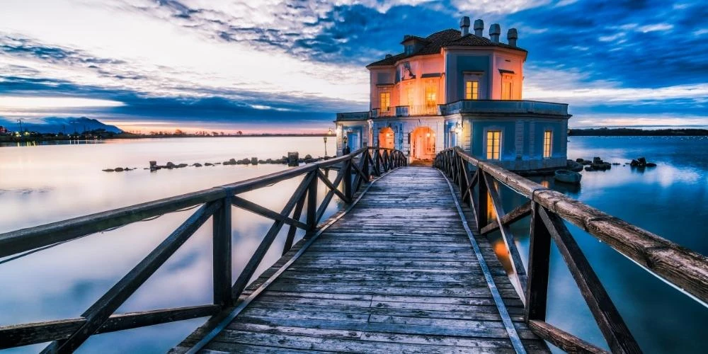 Kinh ngạc biệt thự La Mã cổ bỗng trồi lên từ hồ nước 