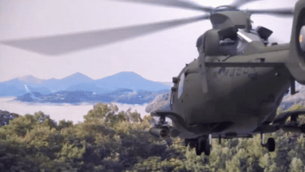 Trực thăng đạt trần bay 4.572 m, vận tốc leo cao 8,9 m/s.