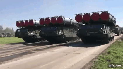 Ukraine cũng đã triển khai một loạt các tổ hợp tên lửa phòng không hiện đại, trong đó có các tổ hợp S-300 tới khu vực biên giới với cộng hòa tự xưng Donetsk, sẵn sàng phản ứng trước các tình huống phát sinh.