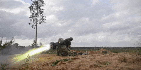 Trung Quốc, bậc thầy về sao chép vũ khí công nghệ cao, mới đây họ đã sao chép thành công tên lửa FGM-148 Javelin của Mỹ và đặt tên là Hồng Tiễn 12 hay HJ-12.