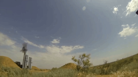 Trước đó dù Nga có triển khai lưới lửa phòng không nhiều tầng lớp tại Syria, trong số đó có cả hệ thống phòng thủ tối tân S-400, nhưng tuyệt nhiên chúng đều im lặng khi Israel tấn công vào các vị trí của quân chính phủ Syria, đồng minh Nga.