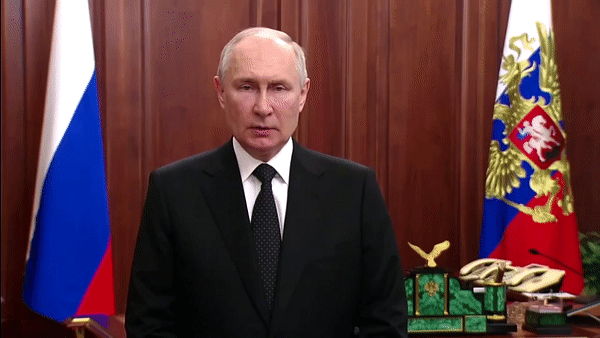 Trước đó, phát biểu trên truyền hình vào ngày 24/6/2023, Tổng thống Putin khẳng định cuộc nổi loạn của Wagner là hành vi phản quốc và những người liên quan sẽ bị trừng trị thích đáng.