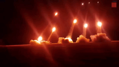 Hiện Mặt trận Kháng chiến Quốc gia Afghanistan đã dùng pháo này bắn thẳng vào các cánh quân tiên phong của Taliban tại thung lũng Panjshir. (Hình ảnh hệ thống BM-21 Grad của FANR khai hỏa vào Taliban).