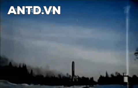 Đại tá Oleg Zhdanov thuộc lực lượng vũ trang Ukraine cho biết, nước này có thể tái trang bị vũ khí hạt nhân chỉ trong một năm, nhận định này được đưa ra trong cuộc trò chuyện trên Kênh truyền hình Ukraine 24, không nên đánh giá thấp các hệ thống như tên lửa siêu thanh Zircon và tên lửa đạn đạo xuyên lục địa (ICBM) Sarmat.