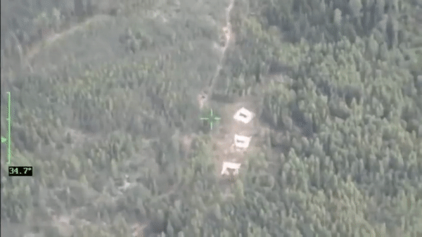 Sau khi Liên Xô tan rã, loại tên lửa này được chia số lượng rất lớn cho Ukraine. Hiện chúng vẫn là loại tên lửa đạn đạo chiến thuật mạnh nhất của lục quân nước này.