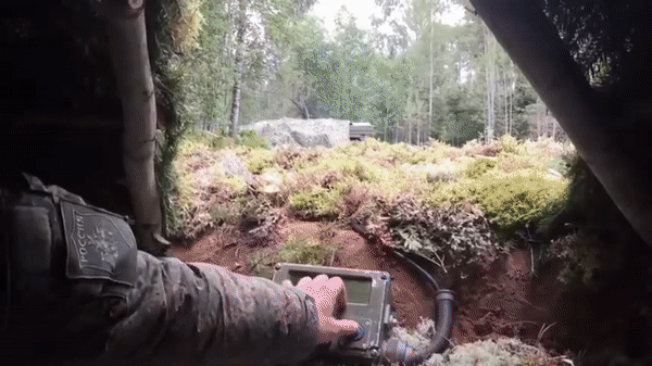 Loại tên lửa này có cự ly bắn xa 185 km, mỗi tên lửa mang theo một đầu đạn nặng tới nửa tấn để tiêu diệt mục tiêu.