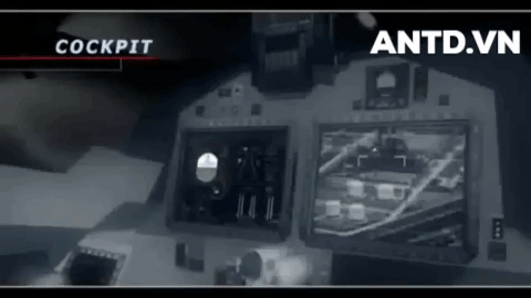 Su-35S còn trang bị hệ thống phát hiện mục tiêu bằng tia hồng ngoại, với hệ thống này chiến đấu cơ Nga có thể phát hiện máy bay tàng hình ở khoảng cách ngắn, hoặc các mục tiêu khác khi hệ thống radar bị vộ hiệu hóa.