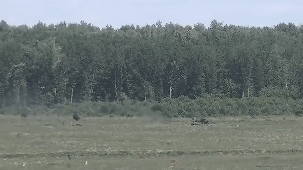 Tuy nhiên sau đó tên lửa cũng sử dụng những bệ phóng cải tiến kiểu 9P135M của AT-4 để có thể mang vác.