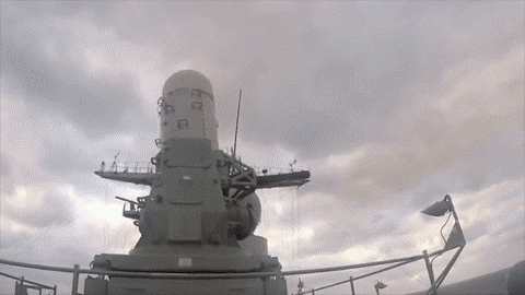 Báo chí Nga bình luận, hãy thành thật thừa nhận rằng mỗi lần chiếc chiến hạm trên xuất hiện không phải là một món quà, thậm chí còn gây ra mối uy hiếp nghiêm trọng đối với căn cứ quân sự Nga.