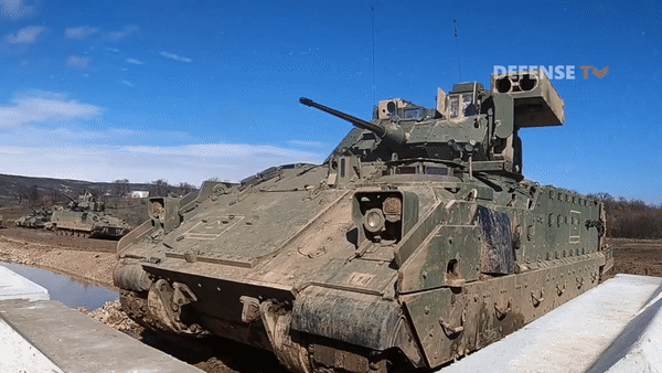 Trải qua quá trình tham gia các cuộc xung đột, xe chiến đấu bộ binh M2 Bradley được đánh giá khá tốt về hiệu suất chiến đấu, đặc biệt trong chiến tranh vùng Vịnh 1991.