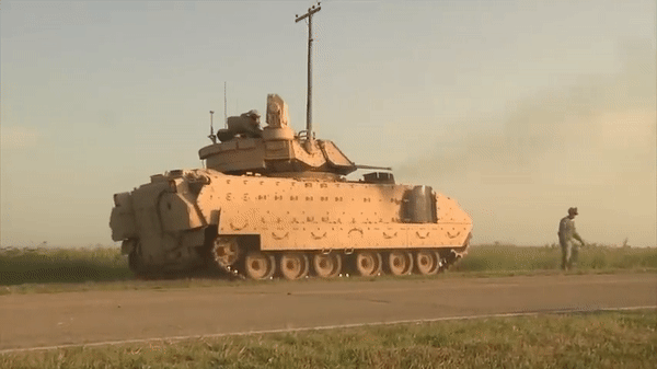 Hiện phiên bản được sử dụng phổ biến nhất của dòng xe này là M2A2, trong khi phiên bản mới nhất là M2A4 với nhiều cải tiến vượt trội.