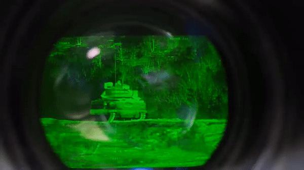 Ngoài ra, các biến thể M2A2/A3/A4 Bradley đã được lắp thêm giáp thụ động hoặc giáp phản ứng nổ (ERA).