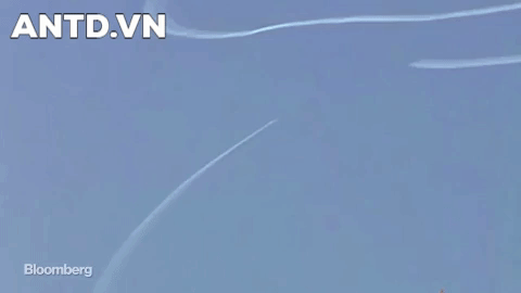 Mỗi xe mang phóng có cơ số đạn gồm 20 quả tên lửa được đặt trong các ống phóng. Hình ảnh quả đạn đánh chặn của hệ thống tên lửa Iron Dome.