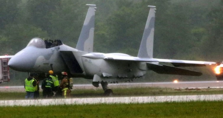 Tiêm kích F-15QA hiện đại nhất thế giới lao khỏi đường băng