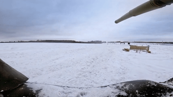 Pháo 2A46 kết hợp với hệ thống điều khiển hỏa lực mới cho phép bắn chính xác ngay phát đạn đầu tiên.