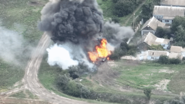 Hình ảnh một chiếc xe T-80BV bị bắn hạ. Cả hai bên tham chiến đều bị thiệt hại không ít tăng T-80BV.