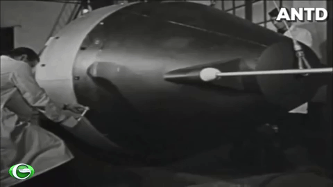 Đây là bom ba giai đoạn, trong đó đáng chú ý là giai đoạn thứ 3 của quả bom sử dụng "gương phản xạ neutron" chế tạo bằng chì, thay vì sử dụng uranium-238 (làm tăng sức công phá).