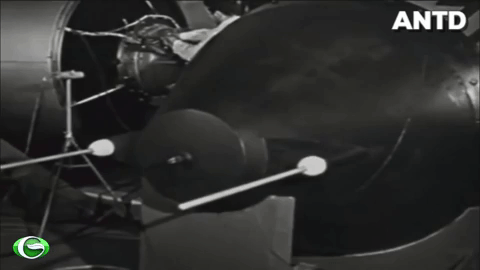 Chiếc máy bay ném bom chiến lược Tu-95V giao sứ mệnh mang loại vũ khí khủng khiếp này để thử nghiệm.