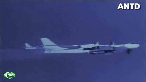 Lúc 11h30 sáng 30/10/1961, quả bom được thả từ oanh tạc cơ Tu-95V ở độ cao 10.500 m và hãm tốc độ bằng dù để máy bay có đủ thời gian thoát khỏi phạm vi ảnh hưởng của vụ nổ. Các phi công đang đeo loại kính đặc biệt để tránh bị ánh sáng từ vụ nổ làm mù mắt.