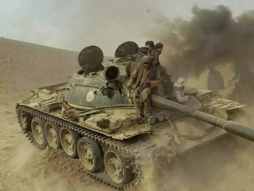 Sốc: Taliban chiếm 150 xe tăng của quân kháng chiến Afghanistan