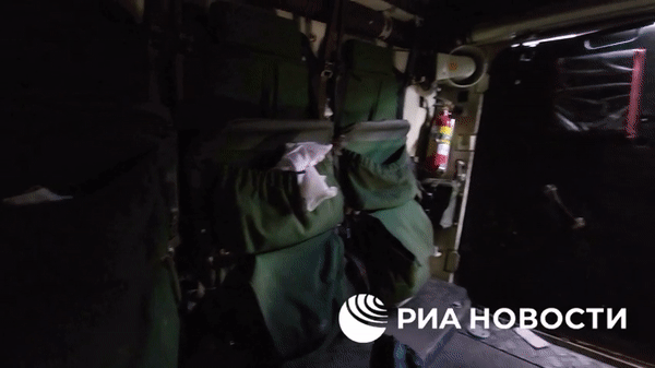 Mặt khác, các chuyên gia quân sự sẽ mổ sẻ để tìm ra điểm yếu, từ đó đề ra các chiến thuật để tiêu diệt thiết giáp này.