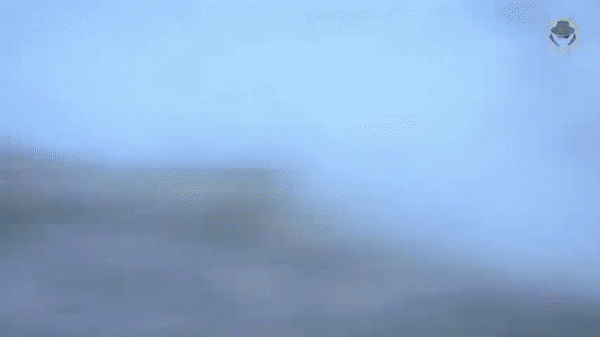 Dù đã chạy vào khu vực nhiều cây cối để ẩn nấp sau khi bị UAV trinh sát phát hiện, CV90 vẫn không tránh khỏi việc bị hỏa lực Nga tiêu diệt.