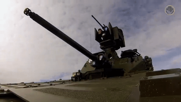 Những chiếc CV90 của Thụy Điển được trang bị pháo 40 mm, trong khi tất cả các mẫu xuất khẩu đều được trang bị pháo 30 mm hoặc 35 mm.